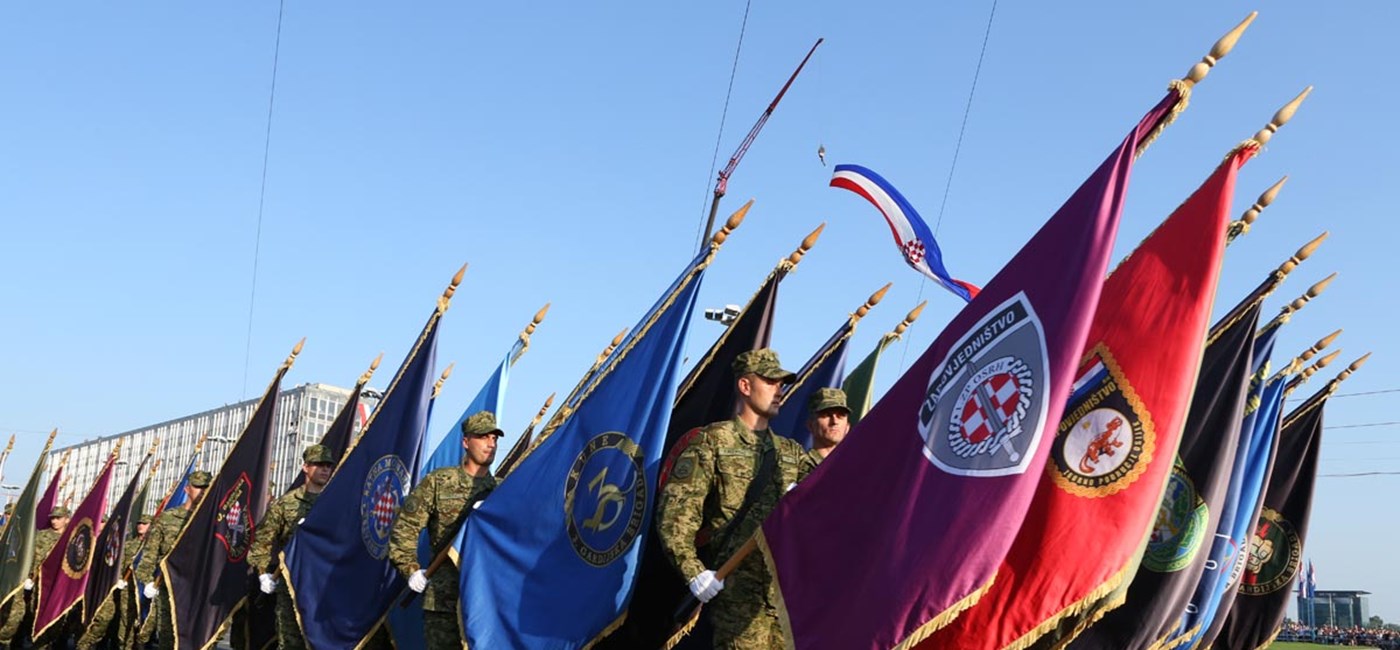 Održan svečani vojni mimohod povodom 20. obljetnice VRO "Oluja" 